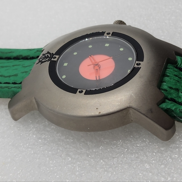 Gundam Titanium Shark Leather LImited MS-06F ZAKU II JDM Green Silver Red Watch - Picture 9 of 10